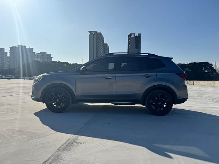 Фото 7 - Roewe RX5 Hybrid