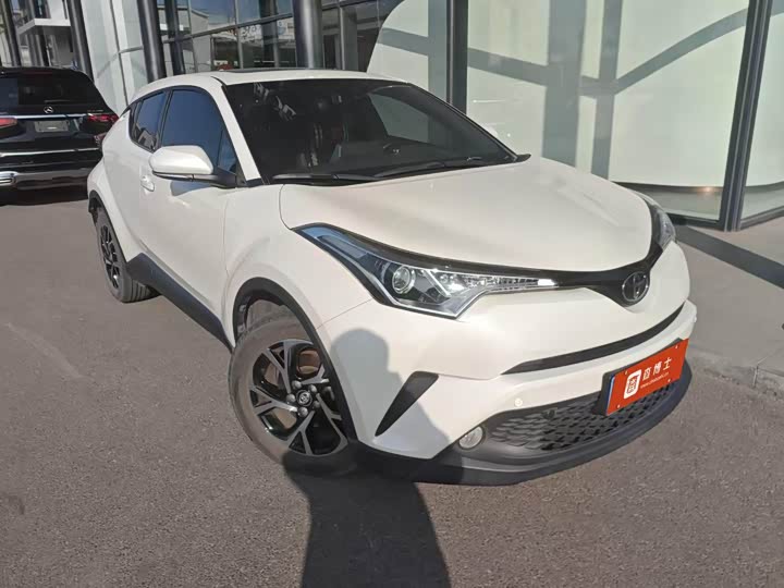 Фото 2 - Toyota C-HR