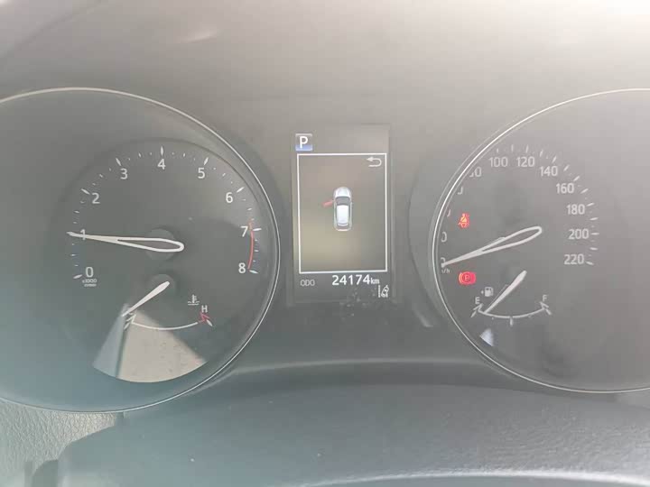 Фото 4 - Toyota C-HR