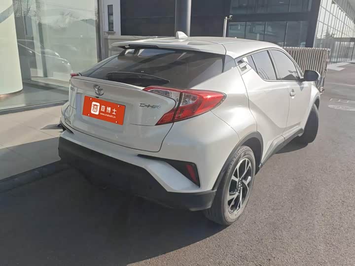 Фото 7 - Toyota C-HR