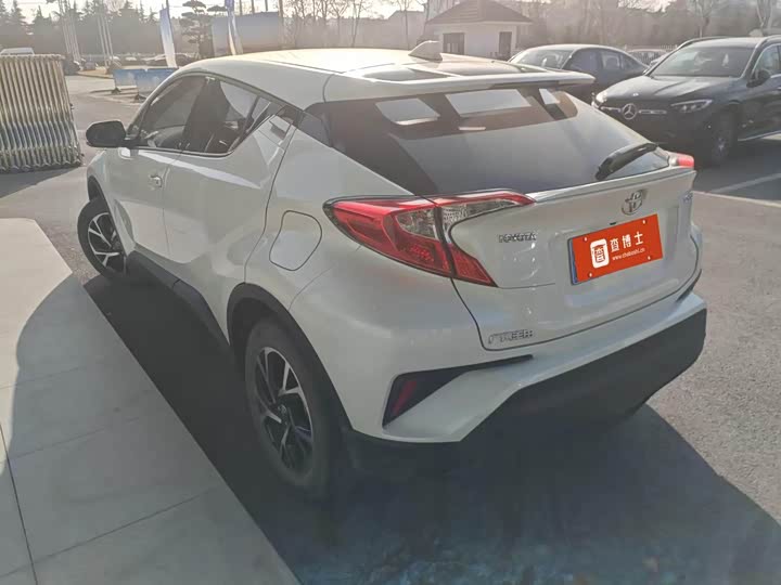 Фото 8 - Toyota C-HR