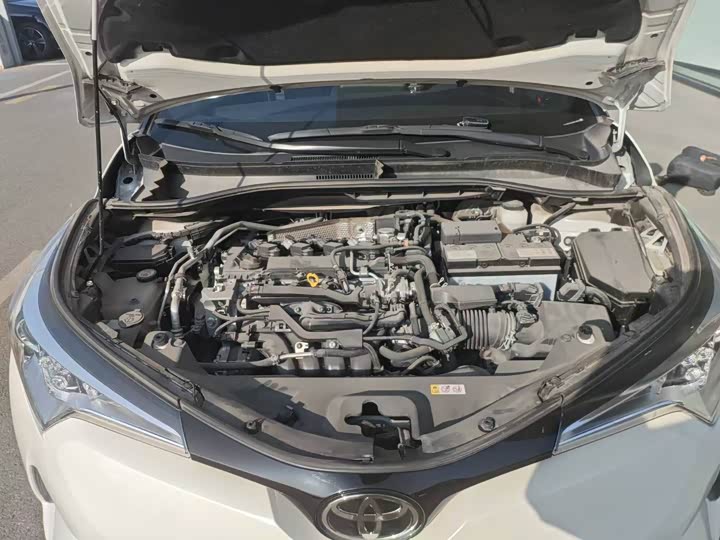 Фото 9 - Toyota C-HR