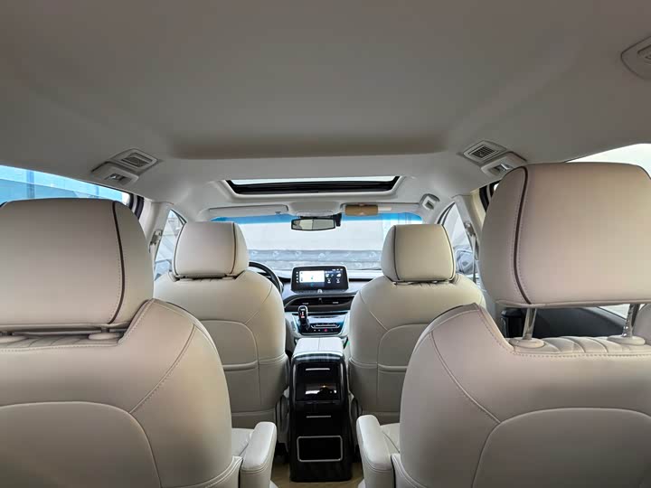 Фото 9 - Buick GL8 ES