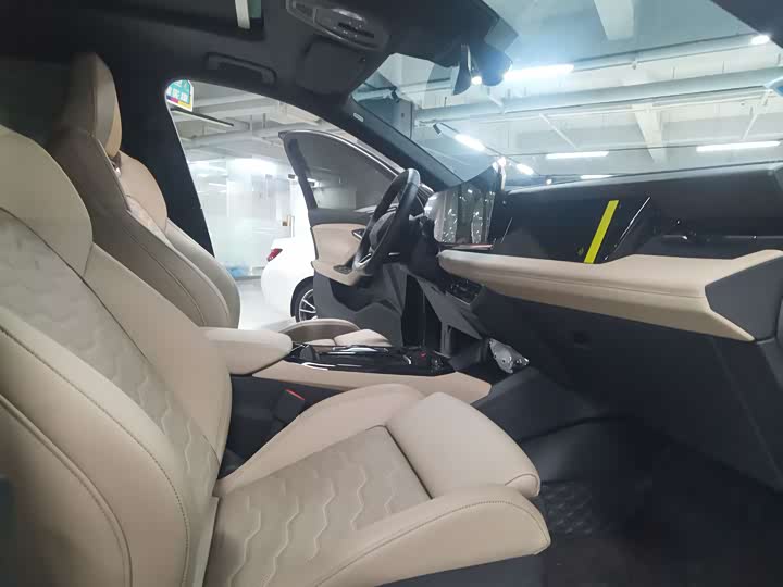 Фото 6 - Audi Q6L e-tron