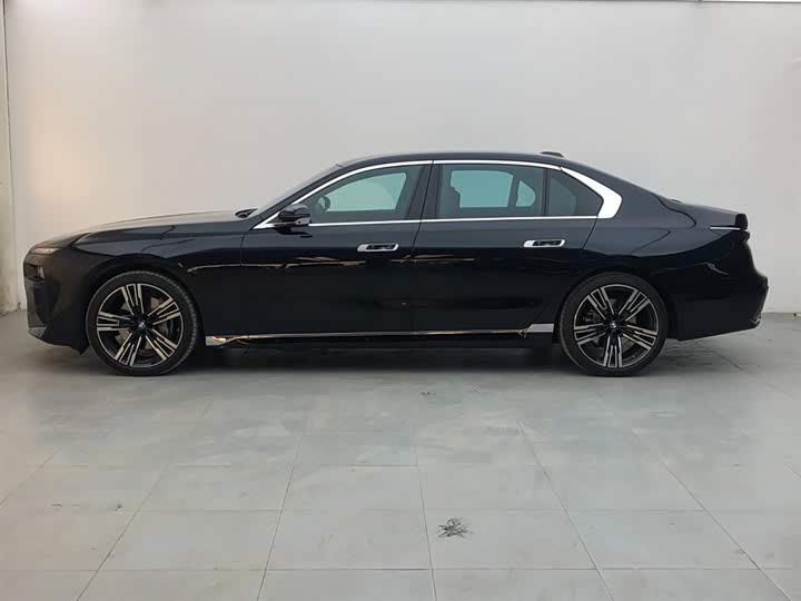 Фото 3 - BMW 7 Series