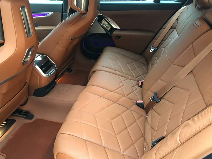 Фото 9 - BMW 7 Series