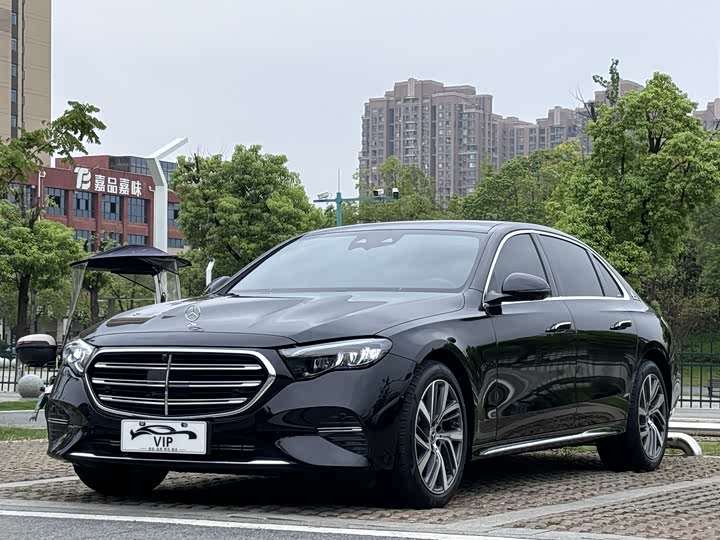 Photo 3 - Mercedes-Benz E-Class