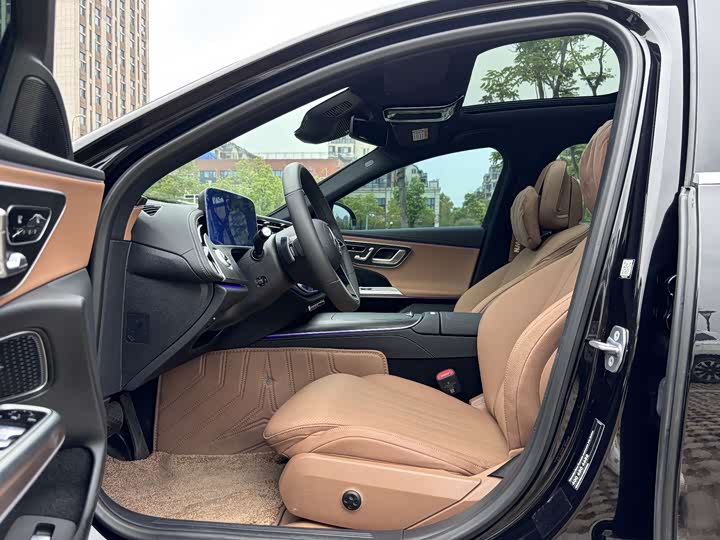 Photo 4 - Mercedes-Benz E-Class