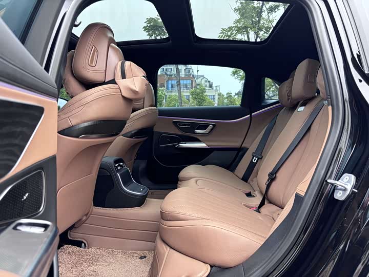 Photo 5 - Mercedes-Benz E-Class