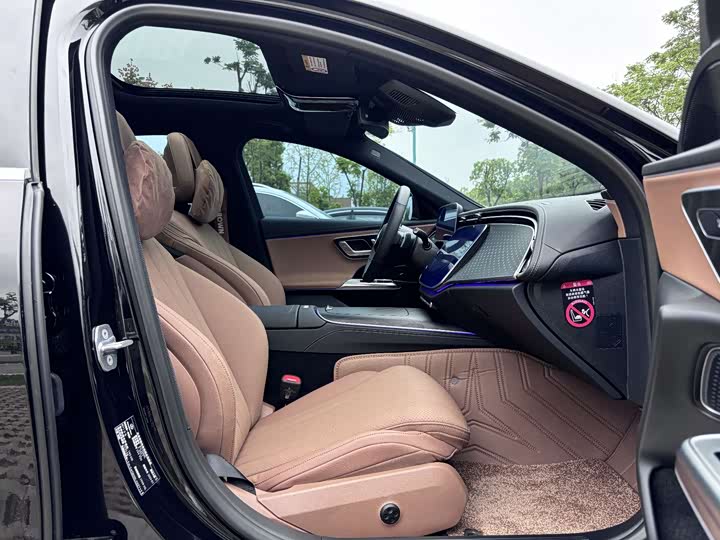 Photo 6 - Mercedes-Benz E-Class