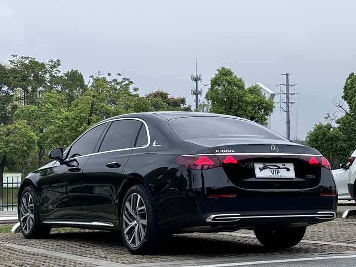 Photo 7 - Mercedes-Benz E-Class