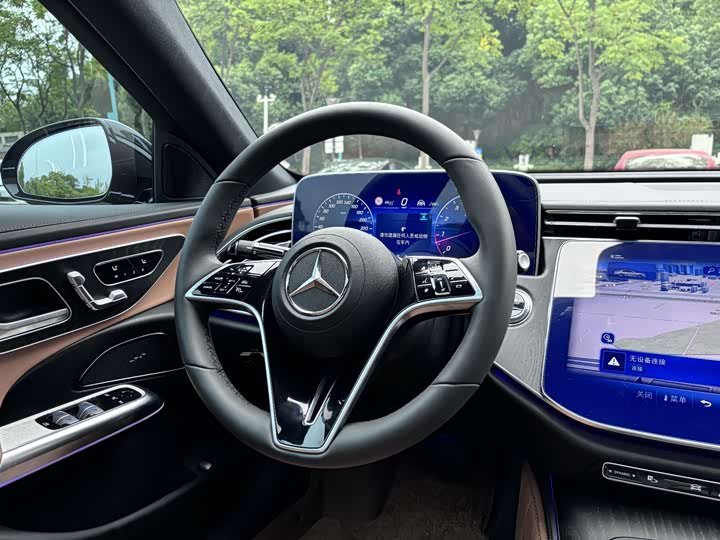 Photo 9 - Mercedes-Benz E-Class