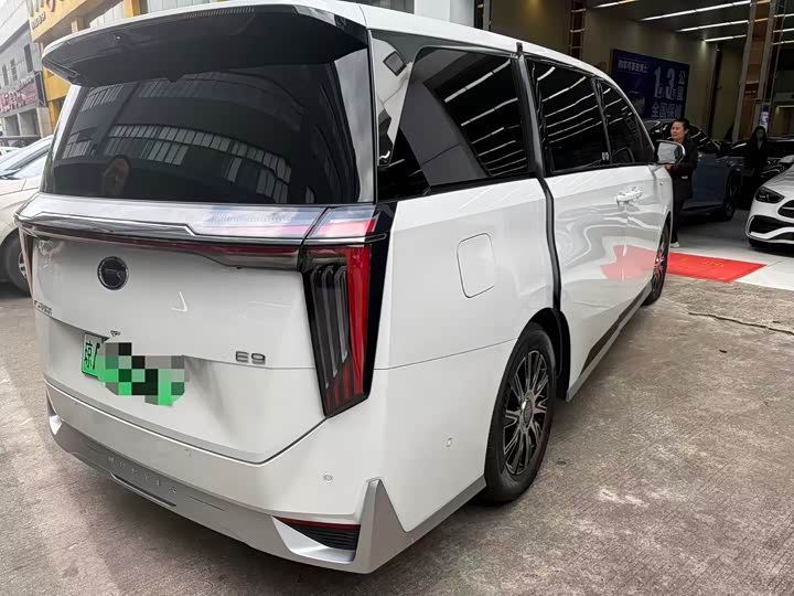 Фото 8 - GAC Trumpchi E9