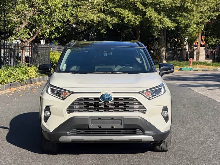 Фото 2 - Toyota RAV4