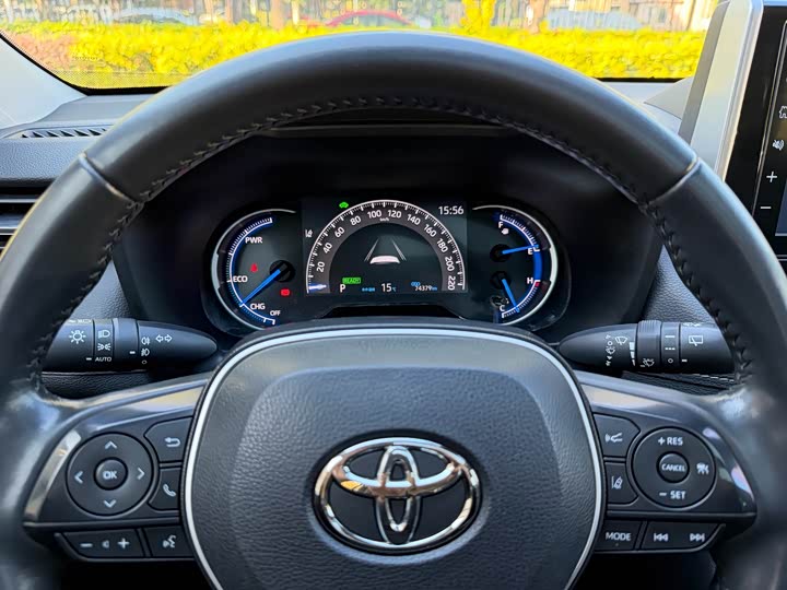 Фото 5 - Toyota RAV4