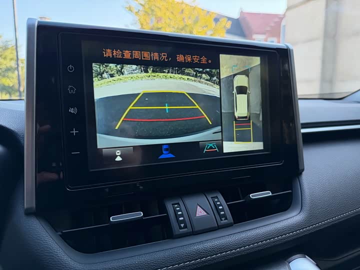 Фото 6 - Toyota RAV4