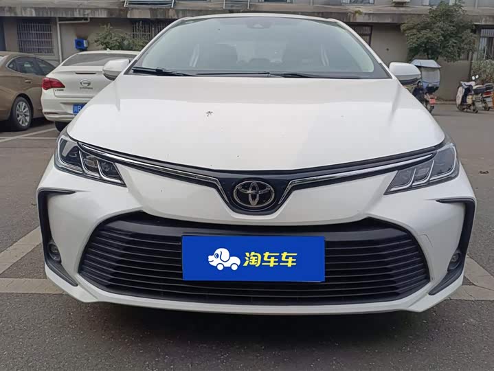 Фото 2 - Toyota Corolla