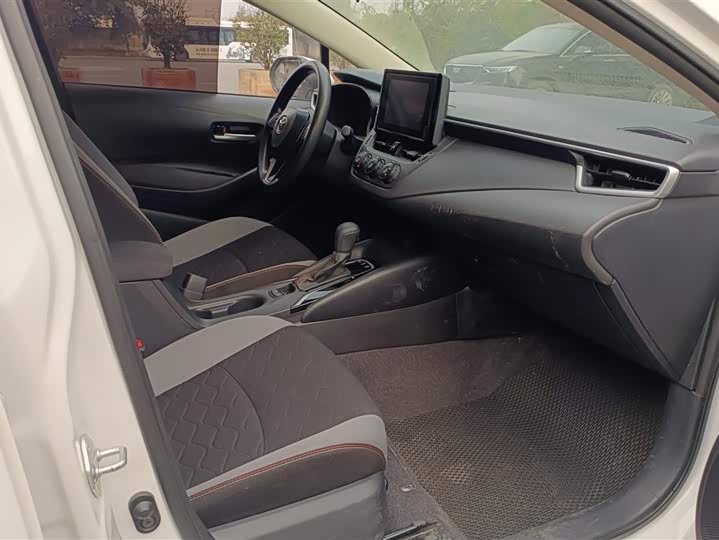 Фото 8 - Toyota Corolla