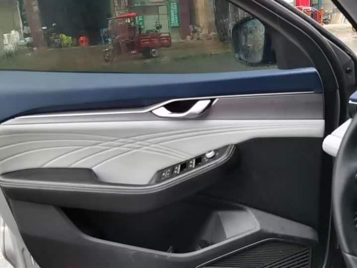 Photo 7 - Geely Preface