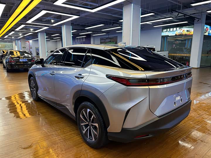 Фото 7 - Lexus RZ