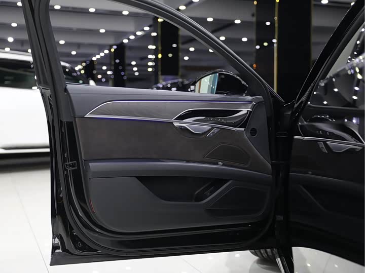 Фото 5 - Audi A8