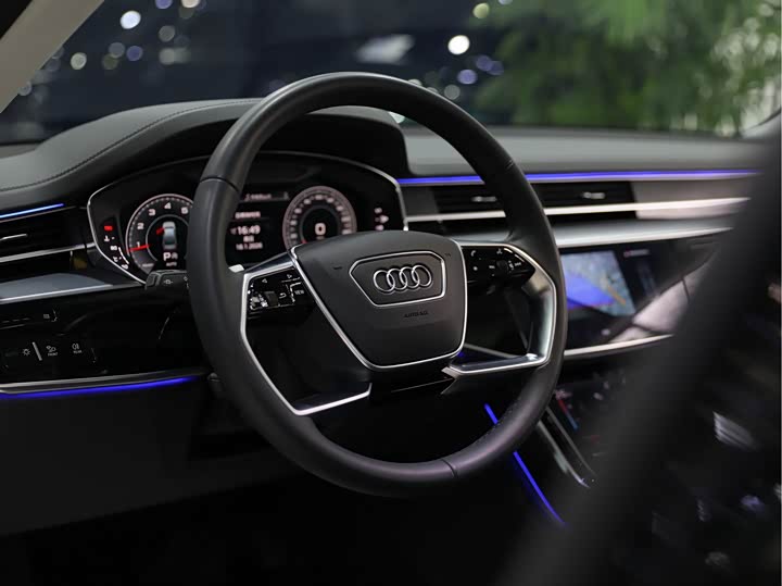 Фото 7 - Audi A8
