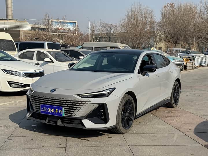 Фото 1 - Changan UNI-V Hybrid