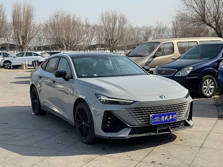 Фото 2 - Changan UNI-V Hybrid