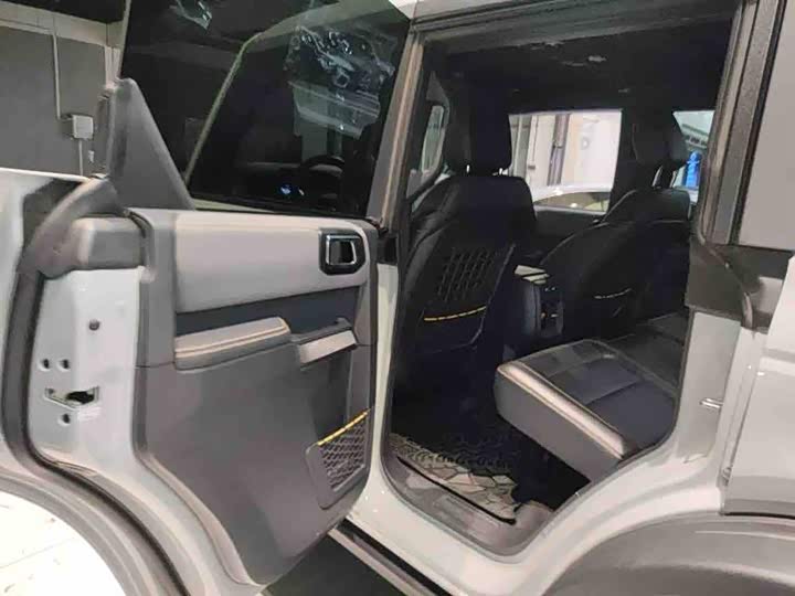 Фото 4 - Ford Bronco