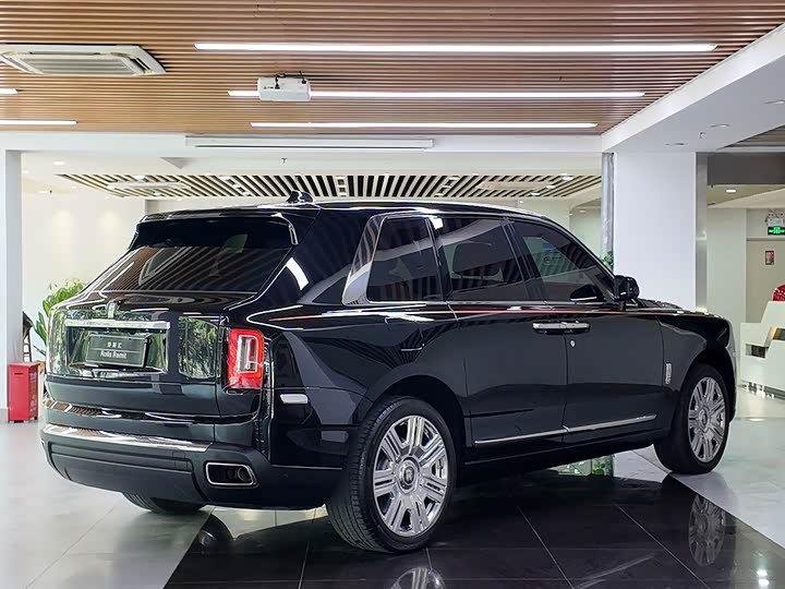 Фото 3 - Rolls-Royce Cullinan
