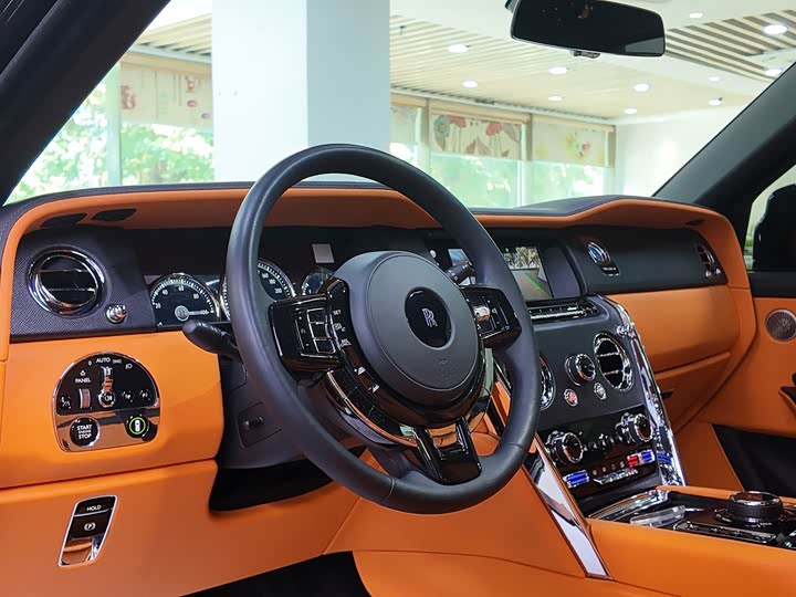 Фото 6 - Rolls-Royce Cullinan