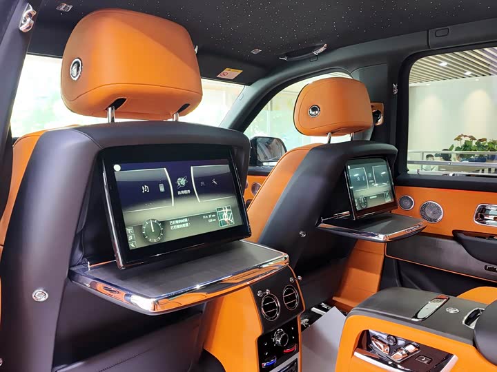 Фото 9 - Rolls-Royce Cullinan