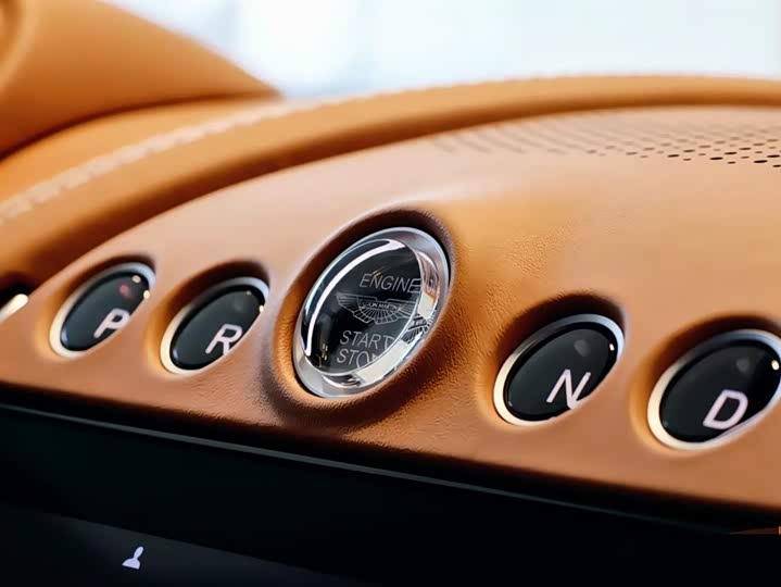 Фото 7 - Aston Martin DBX