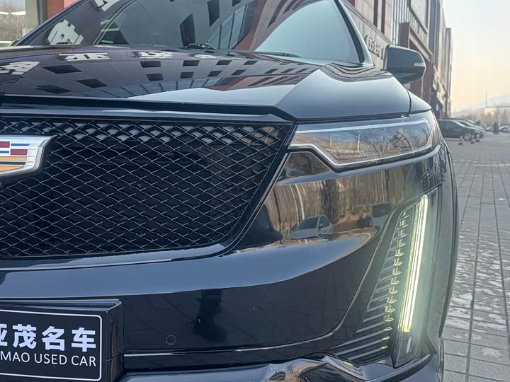 Фото 4 - Cadillac XT6