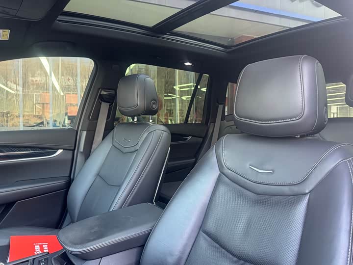 Фото 9 - Cadillac XT6