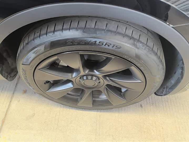 Фото 6 - Tesla Model Y