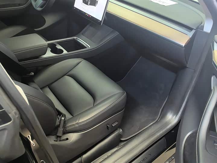 Фото 8 - Tesla Model Y