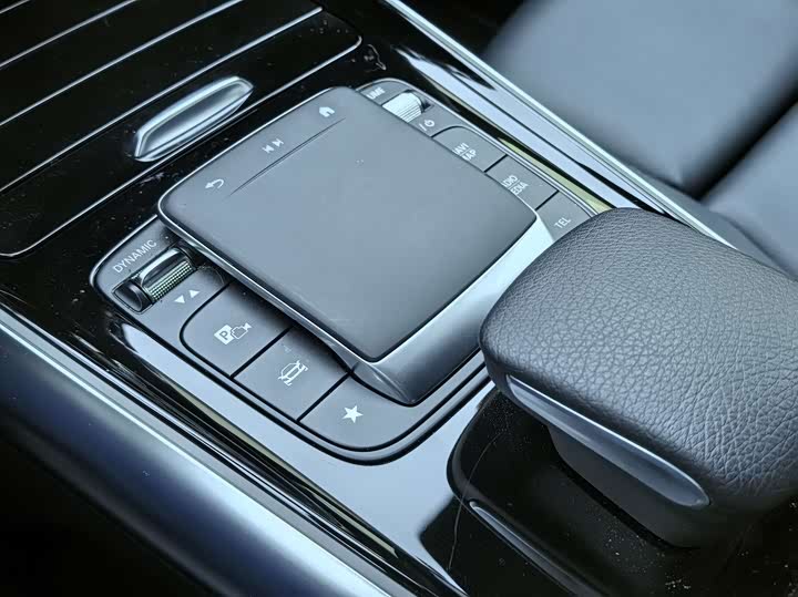 Фото 9 - Mercedes-Benz GLA-Class