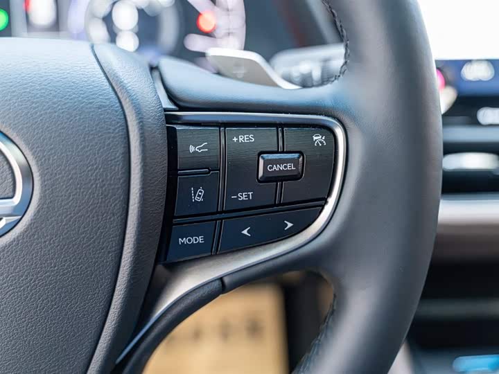 Фото 5 - Lexus ES