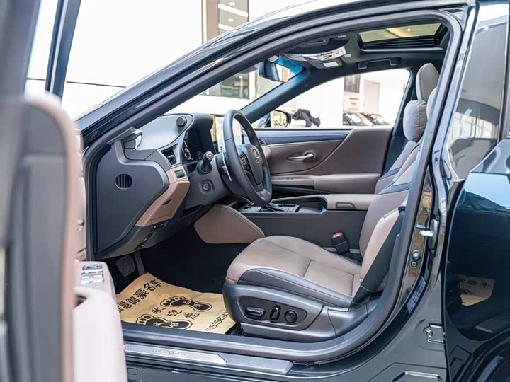 Фото 7 - Lexus ES