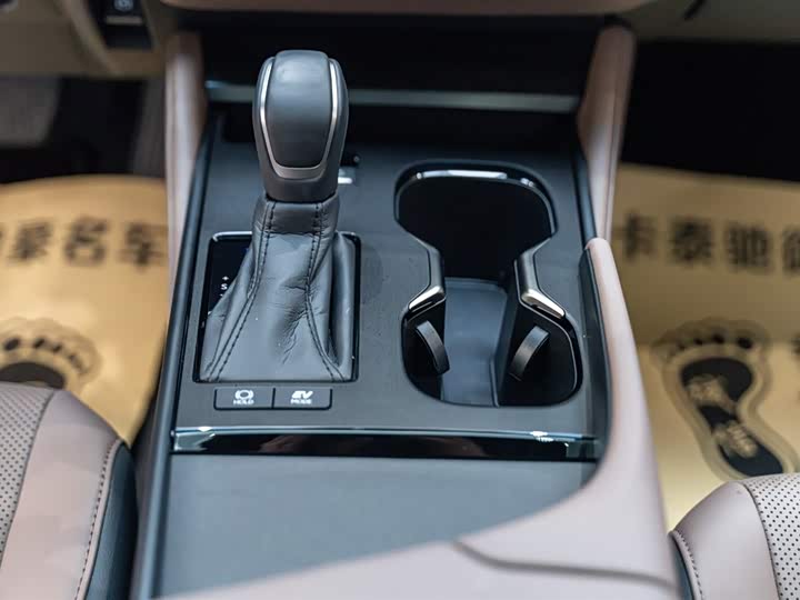 Фото 9 - Lexus ES