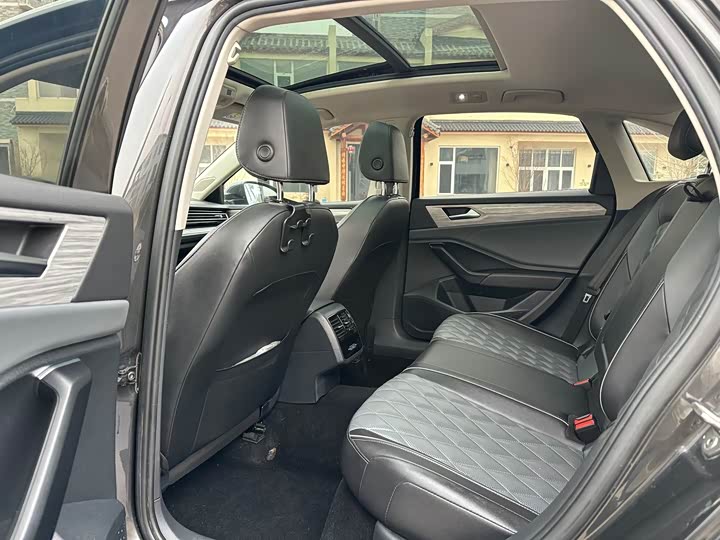 Фото 8 - Volkswagen Sagitar L