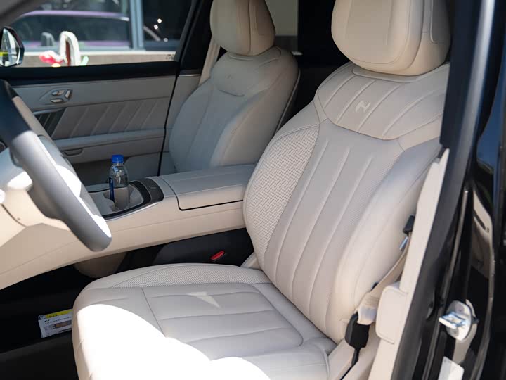 Фото 9 - Nio Onvo L90