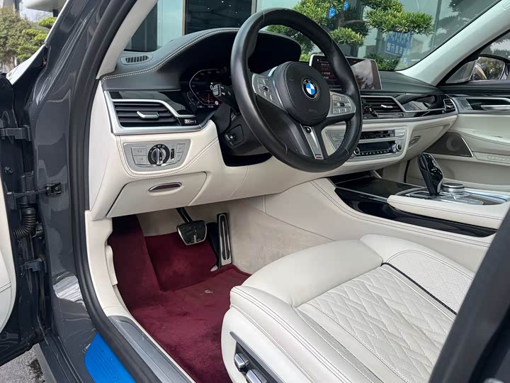 Фото 2 - BMW 7 Series