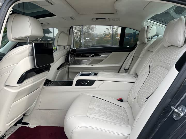 Фото 4 - BMW 7 Series