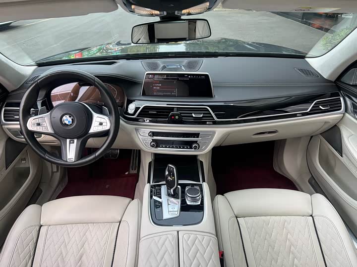 Фото 9 - BMW 7 Series