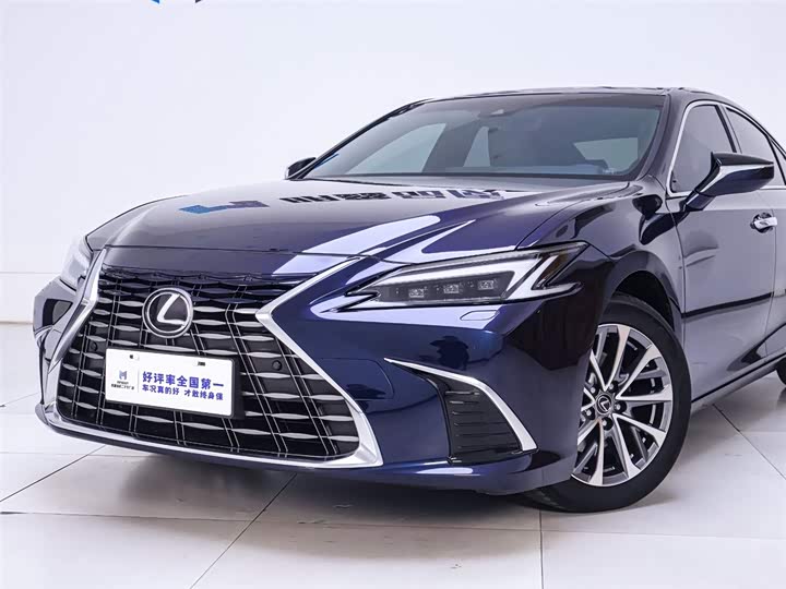 Фото 3 - Lexus ES