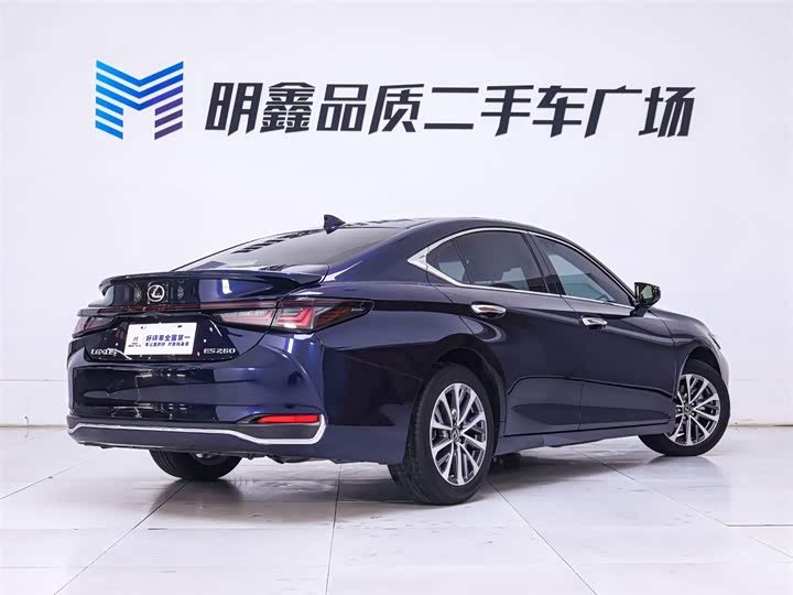 Фото 7 - Lexus ES