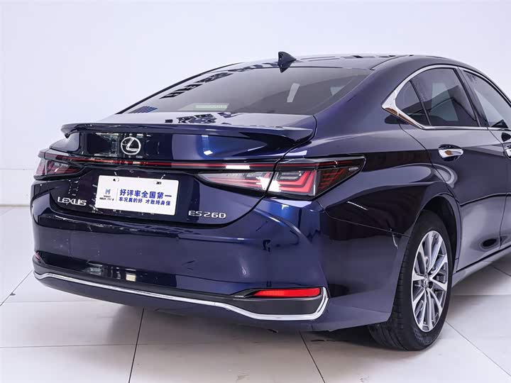 Фото 8 - Lexus ES