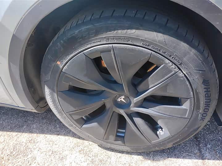 Фото 6 - Tesla Model Y